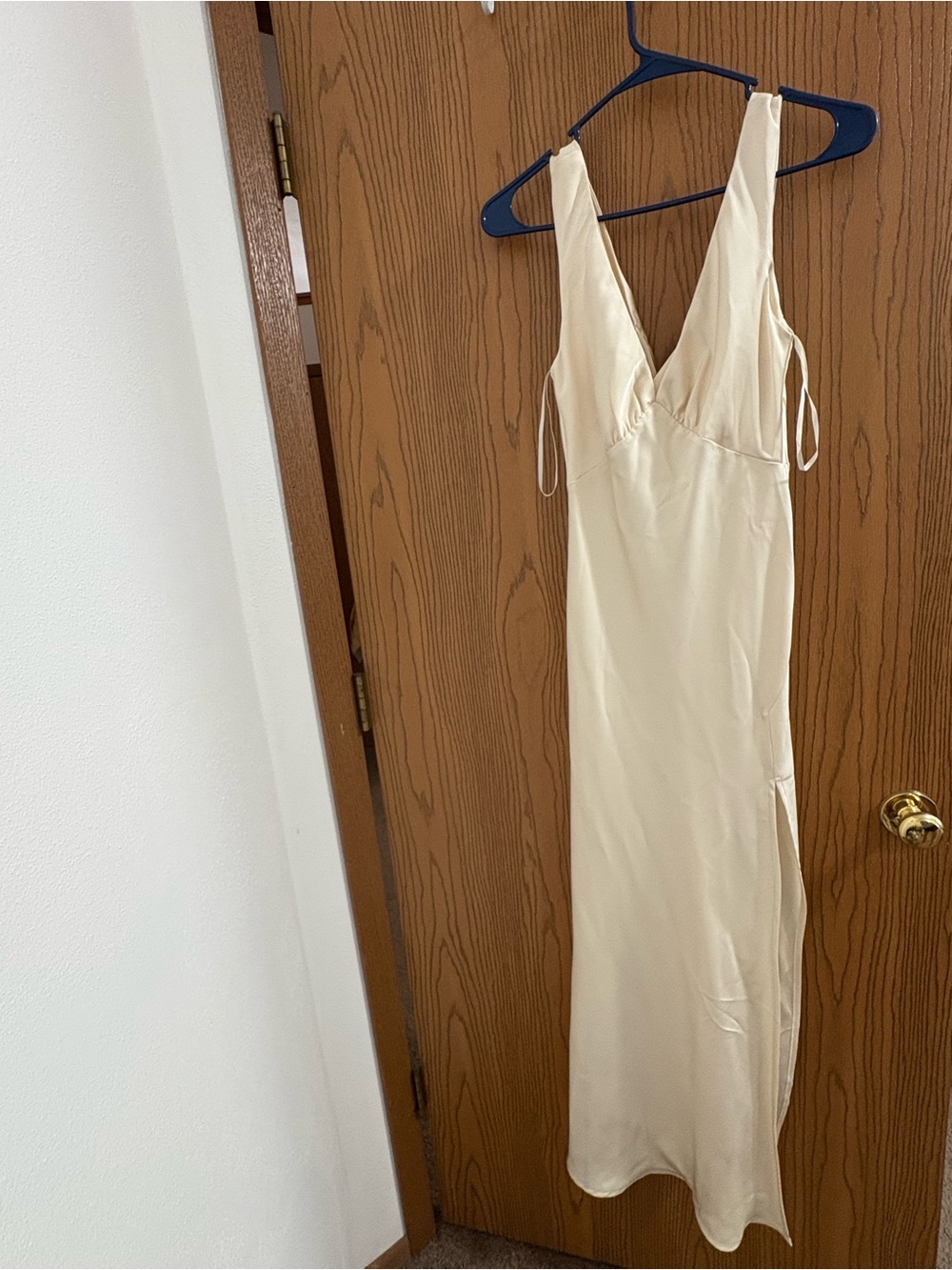 Elegant Cream V-Neck Slip Wedding Dress